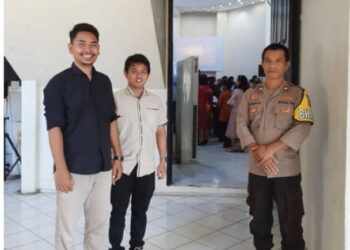 Polsek Malalayang menggelar kegiatan POS PAJA SOMAT di sejumlah gereja yang ada di wilayah Kecamatan Malalayang, Kota Manado. Kegiatan ini bertujuan untuk memberikan himbauan kepada para jemaat gereja mengenai pentingnya mematuhi aturan-aturan yang telah ditetapkan oleh pemerintah, Minggu (10/11/2024).