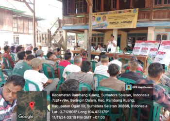 Personil Polsek Muara Kuang melaksanakan pengamanan kegiatan kampanye dialogis serta giat cooling system di Desa Beringin Dalam, Kecamatan Rambang Kuang, Kabupaten Ogan Ilir. Kegiatan ini berlangsung di rumah Bapak Elman Jaya dan dihadiri oleh Tim Kampanye Pasangan Calon Bupati dan Wakil Bupati Ogan Ilir Nomor Urut 1, Panca Ardani.