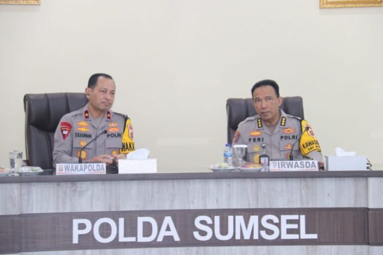 Kepala Kepolisian Daerah (Kapolda) Sumatera Selatan (Sumsel) Irjen Pol Andi Rian R Djajadi,S.I.K., M.H. diwakili Wakapolda Sumsel Brigjen Pol M, Zulkarnain, SIK,MSi diruang Vicon Lantai II Gedung Utama Presisi Mapolda Sumsel Selasa (12/11/2024) menghadiri sekaligus membuka acara Taklimat Awal Audit Kinerja Itwasda Polda Sumsel Tahap II Aspek Pelaksanaan dan Pengendalian Tahun Anggaran (T.A) 2024.