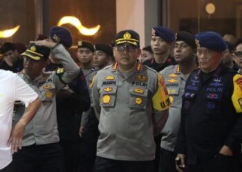 Kapolresta Manado, Kombes Pol Julianto Sirait, memimpin langsung pengamanan dalam Debat Publik Ketiga Pemilihan Calon Gubernur dan Wakil Gubernur Sulawesi Utara tahun 2024 yang diselenggarakan di Hotel Novotel Manado Golf Resort & Convention Center pada Selasa, 12 November 2024