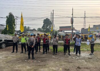 Personel Polres Ogan Ilir yang tergabung dalam Operasi Mantap Praja Musi 2024 telah berhasil mengamankan kegiatan senam sehat dalam rangka peringatan Hari Ulang Tahun (HUT) Partai Golkar ke-60 yang digelar pada Sabtu pagi, 16 November 2024. Kegiatan yang dilaksanakan di Lapangan ITC Indralaya, Kabupaten Ogan Ilir, ini dihadiri oleh ribuan peserta yang berasal dari berbagai kalangan masyarakat.