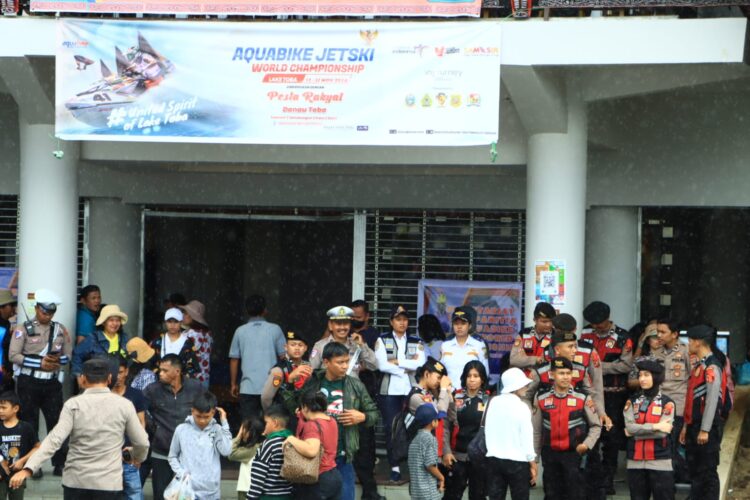 Personel dari Polda Sumatera Utara dan Polres Samosir dikerahkan secara maksimal di sejumlah titik penting. Kejuaraan dunia jet ski ini digelar di Water Front Pangururan, meliputi Pantai Danau Toba Desa Pardomuan I, dan Kelurahan Pasar Pangururan Kecamatan Pangururan Kabupaten Samosir.