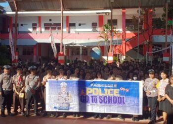Kegiatan Police Go To School dilaksanakan di SMA Negeri 2 Manado dengan tujuan untuk menumbuhkan kesadaran dan kepatuhan berlalu lintas di kalangan siswa-siswi. Kegiatan yang berlangsung selama setengah jam ini dihadiri oleh Kanit Kamsel AKP I Gusti Ayu Utami, Kasubnit 1 Kamsel Aiptu Auddy Karundeng, Kasubnit 2 Kamsel Sigit Ladjolo, para guru, serta siswa-siswi SMA Negeri 2 Manado, Jumat (15/11/2024).