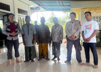 Polsek Wori Polresta Manado melaksanakan kegiatan Paja Somat (Polisi Pantau Gereja dan Sholat Jumat) pada Jumat, 15 November 2024.