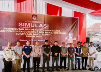 Komisi Pemilihan Umum (KPU) Kabupaten Ogan Komering Ilir menggelar simulasi pemungutan dan perhitungan suara dalam pemilihan Gubernur dan Wakil Gubernur Bupati dan Wakil Bupati tahun 2024 yang di selenggarakan di halaman kantor KPU Ogan Komering Ilir (OKI). Sabtu (16/11/2024).