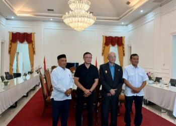 Fauka Noor Farid, Utusan Khusus Prabowo Subianto untuk Pilkada Aceh bertemu dengan Wali Nanggroe Paduka Yang Mulia Malik Mahmud Al-Haythar di Meuligoe Wali Nanggroe Aceh di Jalan Soekarno Hatta, Lampeuneurut, Banda Aceh.