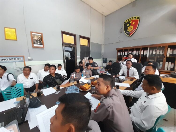 Satuan Reskrim Polres Talaud melaksanakan Gelar Perkara Penetapan Tersangka Tindak Pidana (TP) Pemilihan bertempat di ruangan Sat Reskrim, Senin(18/11/2024) pagi.