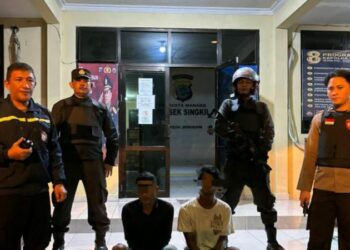 Polsek Singkil bergerak cepat mengendalikan situasi. Kejadian ini dilaporkan oleh Kepala Lingkungan Kelurahan Wawonasa, Santy Bay, pada Senin dini hari pukul 02.22 WITA. Dalam laporannya, ia menyebutkan bahwa sejumlah warga berkumpul dan memulai tindakan yang berpotensi memicu konflik antar-kelurahan, Senin (18/11/2024).