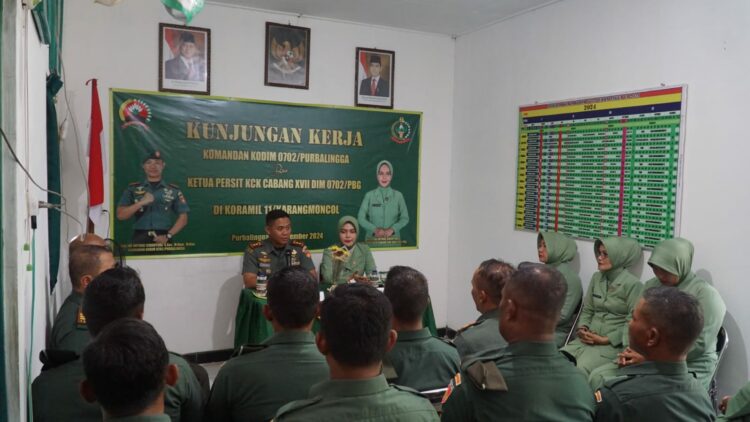 Pesan Dandim ini disampaikan di hadapan anggota Koramil dan Persit saat mengunjungi Koramil jajarannya pada Kunjungan Kerja di Koramil 13/Rembang, Koramil 12/Karangmoncol dan Koramil 11/Karanganyar, Selasa (19/11/2024).
