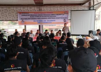Kapolsek Pangururan IPTU Bangun Tua Dalimunthe dan AIPDA Hendri Sianipar mewakili Kapolsek Simanindo hadir memberikan dukungan dalam Rapat Kerja Teknis (Rakernis) Pengawas TPS Pilkada Serentak 2024 untuk Kecamatan Pangururan dan Simanindo Kabupaten Samosir. Rakernis ini diselenggarakan oleh Panitia Pengawas Kecamatan masing-masing pada 21 November 2024.