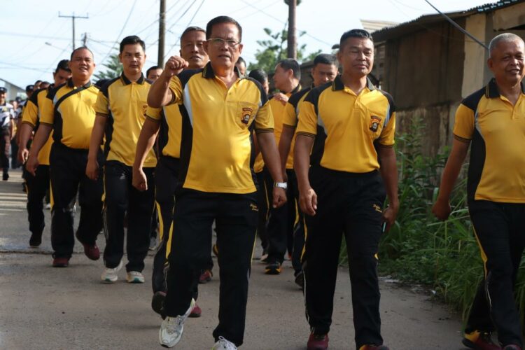 Polres Ogan Ilir melaksanakan kegiatan olahraga bersama pada Jumat pagi, 22 November 2024. Kegiatan ini dimulai pukul 07.00 WIB di halaman Mapolres Ogan Ilir, dipimpin langsung oleh para Pejabat Utama (PJU) dan diikuti oleh seluruh anggota.