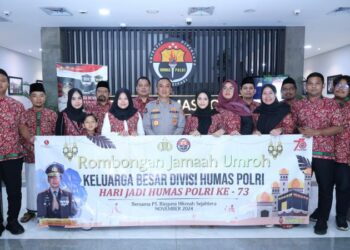 Kepala Divisi Hubungan Masyarakat (Kadiv Humas) Polri Irjen. Pol. Sandi Nugroho memberangkatkan jurnalis dan anggota beserta keluarganya untuk umroh ke Tanah Suci. Pemberangkatan tersebut dalam rangka Peringatan Hari Jadi Humas Polri ke-73.