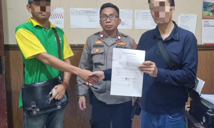 Melalui mediasi yang berlangsung di kantor Polsek Wenang, kedua pihak akhirnya sepakat untuk menyelesaikan masalah secara damai. Proses ini dipimpin langsung oleh Kapolsek Wenang, dengan menghadirkan saksi serta keluarga dari kedua pihak, Sabtu (23/11/2024).