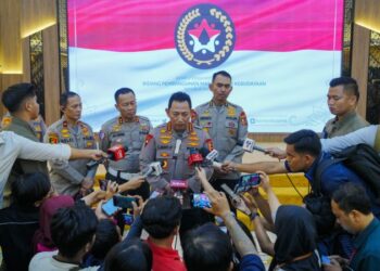 Dalam rapat bersama yang dipimpin Menteri Koordinator Bidang Pembangunan Manusia dan Kebudayaan (Menko PMK) Pratikno, Kapolri menyampaikan, upaya penanganan mudik Nataru 2024/2025 akan melaksanakan operasi lilin di 2.794 posko yang ada di seluruh wilayah Indonesia. Operasi lilin tersebut akan melibatkan sebanyak 141.443 personel gabungan bersama TNI dan instansi terkait lainnya.