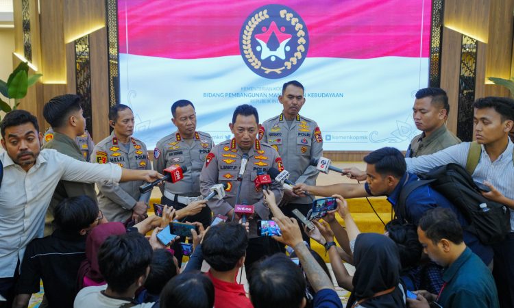 Dalam rapat bersama yang dipimpin Menteri Koordinator Bidang Pembangunan Manusia dan Kebudayaan (Menko PMK) Pratikno, Kapolri menyampaikan, upaya penanganan mudik Nataru 2024/2025 akan melaksanakan operasi lilin di 2.794 posko yang ada di seluruh wilayah Indonesia. Operasi lilin tersebut akan melibatkan sebanyak 141.443 personel gabungan bersama TNI dan instansi terkait lainnya.