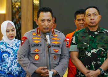 Kapolri usai menghadiri rapat di Kemenko PMK, Jakarta Pusat, Jumat (22/11/24).