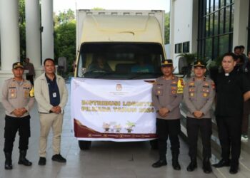 Proses distribusi dimulai dari Gudang Logistik Komisi Pemilihan Umum (KPU) Kota Manado yang berlokasi di Auditorium Ruddy Tenda Politeknik Negeri Manado, Kelurahan Buha, Kecamatan Mapanget. Logistik yang terdiri dari kotak suara, bilik suara, dan perlengkapan tambahan lainnya didistribusikan ke Panitia Pemungutan Suara (PPS) di 4 kelurahan di Kecamatan Bunaken Kepulauan, Minggu (24/11/2024).
