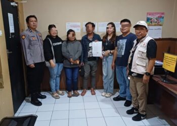 Kasus yang terjadi di wilayah kecamatan tersebut melibatkan dua pihak yang awalnya bersitegang setelah terjadinya penganiayaan. Berkat mediasi yang dilakukan oleh pihak kepolisian, kedua belah pihak akhirnya sepakat untuk menyelesaikan permasalahan secara kekeluargaan tanpa harus melalui proses hukum lebih lanjut, Minggu (24/11/2024).