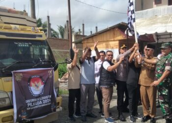 Pendistribusian angkutan logistik tersebut, dilepas langsung oleh Pj Bupati Nagan Raya H.Iskandar, Senin(25/11/2024) yang berlangsung di Gampong Blang Sapek Kecamatan Suka Makmue.