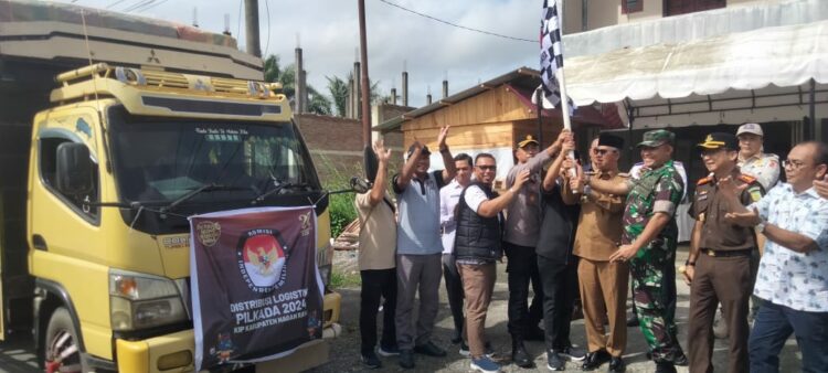 Pendistribusian angkutan logistik tersebut, dilepas langsung oleh Pj Bupati Nagan Raya H.Iskandar, Senin(25/11/2024) yang berlangsung di Gampong Blang Sapek Kecamatan Suka Makmue.
