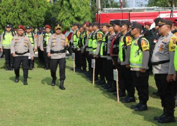 Bertempat di Polres Ogan Ilir, telah dilaksanakan Apel Pergeseran Personil dalam rangka pengamanan Tempat Pemungutan Suara (TPS) Pilkada Serentak Kabupaten Ogan Ilir. Kegiatan tersebut dimulai pukul 07.00 WIB dan dipimpin langsung oleh Kapolres Ogan Ilir, AKBP Bagus Suryo Wibowo, S.I.K.
