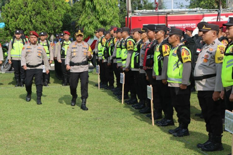 Bertempat di Polres Ogan Ilir, telah dilaksanakan Apel Pergeseran Personil dalam rangka pengamanan Tempat Pemungutan Suara (TPS) Pilkada Serentak Kabupaten Ogan Ilir. Kegiatan tersebut dimulai pukul 07.00 WIB dan dipimpin langsung oleh Kapolres Ogan Ilir, AKBP Bagus Suryo Wibowo, S.I.K.