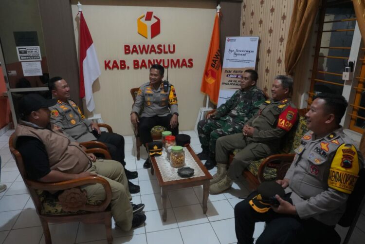 Kegiatan Patroli skala besar dipimpin oleh Kapolresta Banyumas Kombes Pol Dr. Ari Wibowo, S.I.K., M.H., beserta Dandim 0701 Banyumas, Ketua Bawaslu, Kasatpol PP, Kepala Damkar dan Komisioner KPU yang diikuti personil gabungan dari personil Polresta Banyumas, personil Kodim 0701/Bms dan personil Brimob Purwokerto serta Sat Pol PP Kabupaten Banyumas.