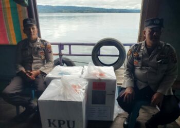Proses distribusi tersebut bahkan melibatkan perjalanan menyeberangi Danau Toba menuju sejumlah wilayah terpencil di Kabupaten Samosir. Selasa (26/11/2024).