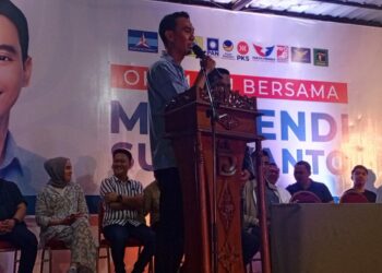 Paslon Bupati dan Wakil Bupati OKI Muchendi - Supriyanto bersama tim sukses merayakan kemenangan dari Hasil hitung cepat sesuai pelaksanaan Pilkada 2024 di Kabupaten OKI Sumsel Rabu, malam, (27/11/2024).