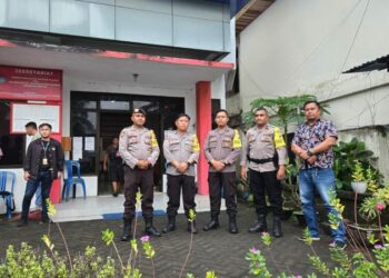 Pendistribusian logistik Pemilihan Kepala Daerah (Pilkada) Serentak 2024 ke Kecamatan Tuminting, Kota Manado, dilaksanakan pada Selasa (26/11) pukul 14.30 WITA. Kegiatan ini berlangsung di Gudang Logistik KPU Kota Manado, bertempat di Auditorium Prof. Ruddy Tenda Politeknik Negeri Manado.