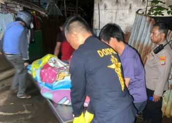 Polsek Malalayang berhasil mengamankan seorang pria berinisial ARM (49), warga Kelurahan Malalayang Dua Lingkungan I, atas dugaan pembunuhan terhadap mantan istrinya, IK (36). Korban ditemukan dalam kondisi mengenaskan, terbungkus kain, di salah satu kamar rumah pelaku pada Rabu dini hari, pukul 02.05 WITA, Pada Hari Rabu tanggal 27 November 2024.