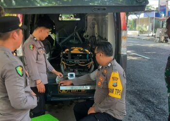 Sidokkes Polresta Manado melaksanakan kegiatan patroli kesehatan di beberapa Tempat Pemungutan Suara (TPS) yang ada di wilayah Manado. Kegiatan ini bertujuan untuk memastikan kondisi kesehatan personil yang bertugas sebagai pengamanan di TPS selama berlangsungnya Pilkada (pemilihan kepala Daerah), Rabu (27/11/2024).