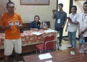 Sebanyak 35 tahanan di Rumah Tahanan (Rutan) Polresta Manado menggunakan hak pilihnya dalam kegiatan pencoblosan Pemilu yang digelar pada Rabu siang, mulai pukul 12.15 WITA hingga selesai