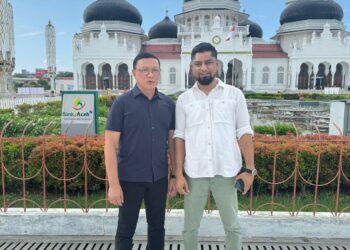 Utusan khusus Prabowo Subianto bersama juru bicara Badan Pemenangan Mualem Dek Fadh