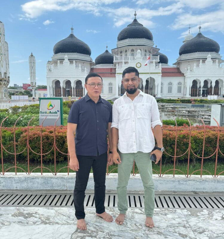Utusan khusus Prabowo Subianto bersama juru bicara Badan Pemenangan Mualem Dek Fadh