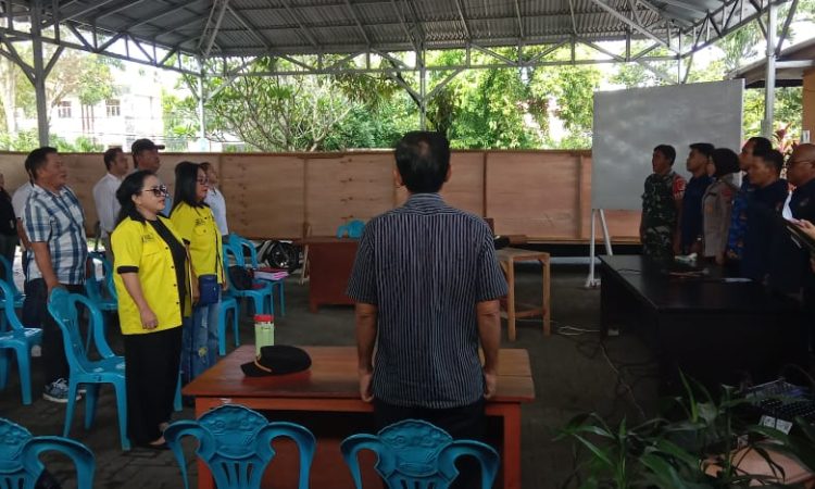 Polsek Mapanget turut serta dalam pengamanan pembukaan Rapat Plano Terbuka Rekapitulasi Hasil Perhitungan Suara Pemilihan Kepala Daerah (Pilkada) Serentak 2024 tingkat PPK Mapanget. Kegiatan yang berlangsung pukul 10.00 WITA ini diselenggarakan di Kantor Kecamatan Mapanget, Kelurahan Paniki Bawah, Kecamatan Mapanget, Kota Manado, Jumat (29/11/2024).