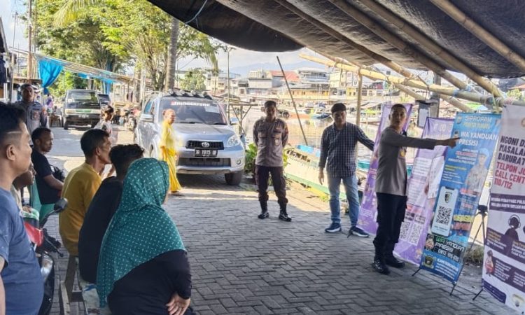Polsek Tuminting kembali menggelar kegiatan “Jum’at Bacirita” di Kelurahan Sindulang Satu Lingkungan IV, Kecamatan Tuminting. Acara ini berlangsung pada pukul 09.00 WITA dan dipimpin langsung oleh Kapolsek Tuminting, IPTU Ronald V. Sabaja., Jumat (29/11/2024).