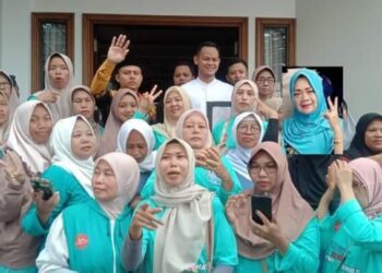 Relawan NGUWEK Kabupaten Purbalingga saat ditemui awak media di Rumah Kemenangan Fahmi Dimas di Perumahan Griya Perwira Asri/GPA kelurahan Karang Sentul kecamatan padamara Sabtu (30/11/2024).