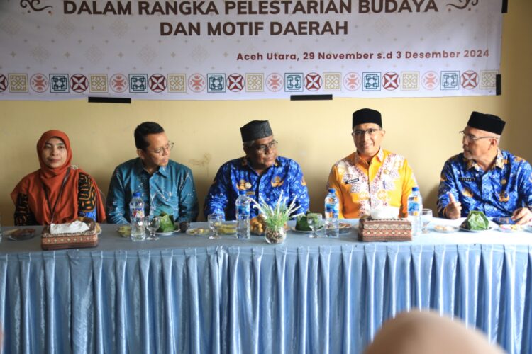 Kegiatan ini berlangsung mulai 29 November hingga 3 Desember 2024 dengan dukungan penuh dari Balai Besar Kerajinan dan Batik (BBKB) Yogyakarta dan Bank Indonesia Cabang Lhokseumawe. Acara itu dibuka langsung oleh Pj. Bupati Aceh Utara Dr. Drs. Mahyuzar, MSi pada Jumat (29/11/2024) kemarin.