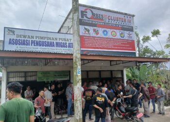 Alat berat milik Petroflexx Prima Daya (PPD) kembali dihadang oleh Forbes dan masyarakat Ring 1 Cluster IV Matangkuli Aceh Utara, Sabtu, 30 November 2024.