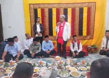 Plh Presiden PKS Ahmad Heryawan saat menyampaikan sambutanya di acara silaturahmi PKS dengan calon gubernur Aceh, Fadhlullah