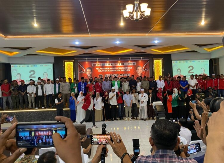 Dalam agenda ini, Mualem bertemu dengan beberapa tokoh ulama dan pemimpin dayah, termasuk Tgk. H Nuruzzahri Yahya, atau Waled Nu, di Dayah Ayman Samalanga serta Abu Kuta Krueng di Dayah Abu Kuta Samalanga. Kegiatan hari ini diakhiri dengan acara pengukuhan dan konsolidasi tim pemenangan Mualem-Dekfadh untuk Kabupaten Bireuen.