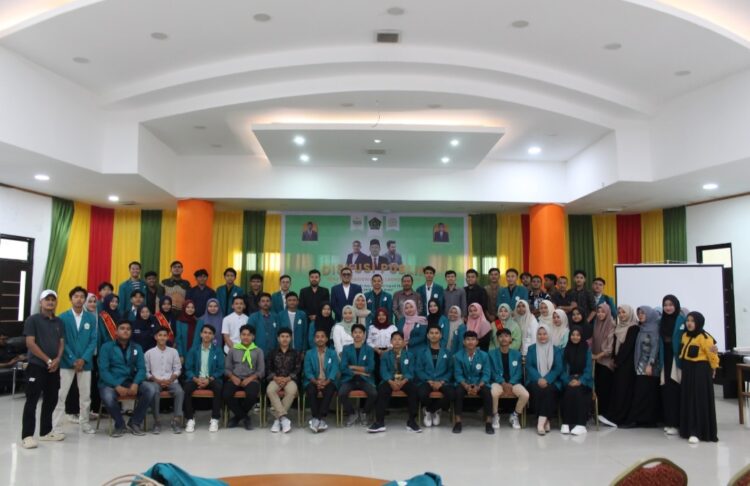 Senat Mahasiswa Institut (SEMA-I) Agama Islam Negeri Lhokseumawe sukses menyelenggarakan kegiatan Diskusi Publik dengan tema “Susah senang jinoe tapike, telah oeh akhe hana lee guna” di aula fakultas FTIK Pada Selasa, 5/11/ 2024. Yang di ikuti oleh Peserta deligasi dari organisasi mahasiswa (ORMAWA) masing-masing fakultas di lingkup kampus IAIN Lhokseumawe.