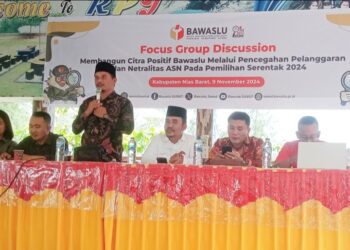 Bawaslu Provinsi Sumatera Utara menggelar Focus Group Discussion (FGD) dengan tema "Membangun Citra Positif Bawaslu melalui Pencegahan Pelanggaran dan Netralitas ASN pada Pemilihan Serentak 2024" di RPJ Beach, Desa Sirombu, Kecamatan Sirombu, Kabupaten Nias Barat, pada Sabtu 09/11/2024.