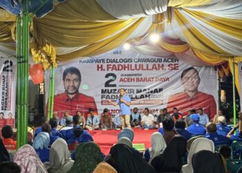 Masyarakat Aceh Barat Daya (Abdya) dengan antusias mengikrarkan dukungan penuh kepada pasangan Muzakir Manaf (Mualem) dan Fadhlullah alias Dek Fadh dalam Pilkada Aceh 2024. Dalam kampanye dialogis yang digelar di lapangan Geulumpang Payong, Blang Pidie, Selasa malam, 13 November 2024, masyarakat Abdya menargetkan kemenangan hingga 80 persen suara bagi pasangan ini.