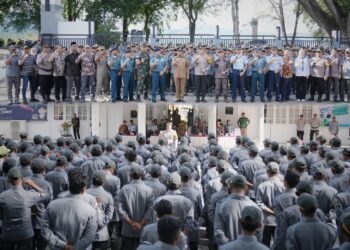 Pj Wali Kota Sabang Andri Nourman memimpin apel siaga Satuan Perlindungan Masyarakat (Satlinmas), pengamanan Pemilihan Kepala Daerah (Pilkada) serentak tahun 2024, di Halaman Kantor Wali Kota Sabang.