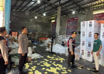 Kegiatan ini dilaksanakan di Gudang Logistik KPU Ogan Ilir, yang terletak di Jalan Lintas Timur Indralaya Km 35. Pengamanan dilakukan untuk memastikan bahwa setiap tahapan Pilkada dapat berjalan dengan aman dan lancar menjelang pemungutan suara yang akan berlangsung pada 27 November 2024 mendatang.