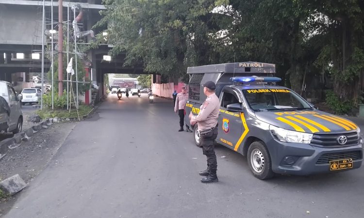 Polsek Wanea rutin melaksanakan pengaturan lalu lintas pada pagi hari di sejumlah titik strategis di wilayahnya. Kegiatan ini bertujuan untuk memastikan kelancaran arus kendaraan sekaligus memberikan rasa aman dan nyaman kepada masyarakat yang memulai aktivitasnya, Sabtu (30/1/2024).