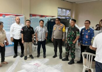Kapolresta Manado, Kombes Pol Julianto, melakukan pemantauan langsung terhadap pelaksanaan rapat pleno rekapitulasi hasil perolehan suara Pemilihan Gubernur dan Wakil Gubernur Sulawesi Utara serta Pemilihan Wali Kota dan Wakil Wali Kota Manado, Jumat (29/11/2024).