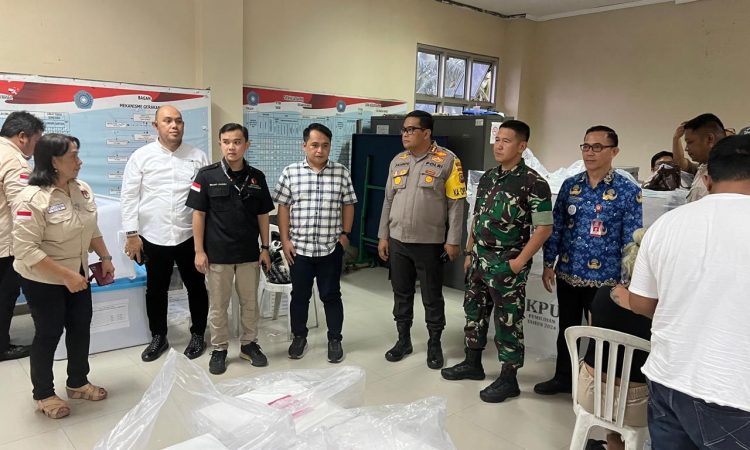 Kapolresta Manado, Kombes Pol Julianto, melakukan pemantauan langsung terhadap pelaksanaan rapat pleno rekapitulasi hasil perolehan suara Pemilihan Gubernur dan Wakil Gubernur Sulawesi Utara serta Pemilihan Wali Kota dan Wakil Wali Kota Manado, Jumat (29/11/2024).